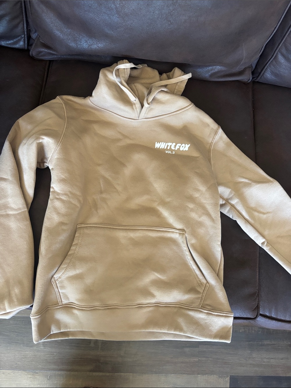 Women’s Tan Hoodie Sweater labeled as white fox but is not real